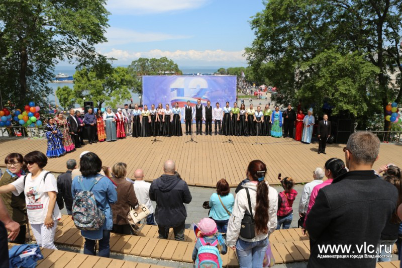 Владивосток широко празднует День России