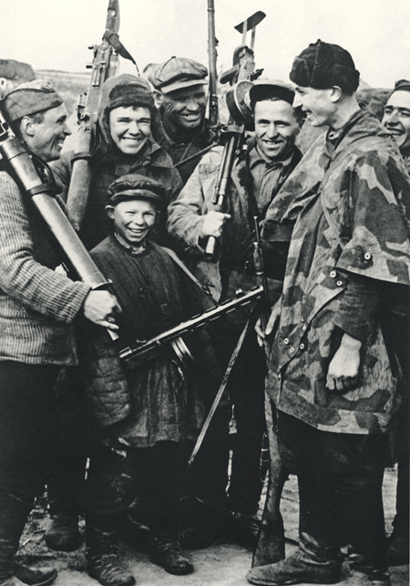Никто из маршалов не командовал многотысячными партизанскими войсками, которые нанесли врагу очень серьезный урон. Фото 1943 года