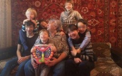 У россиянки отобрали семерых детей из-за слишком длинных волос сына 