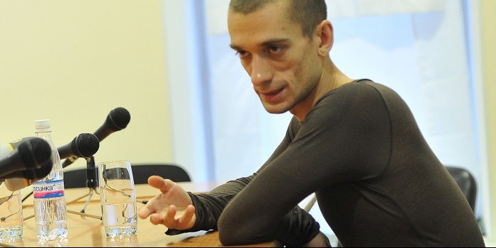 Павленский просится в Россию - бессрочный арест во Франции