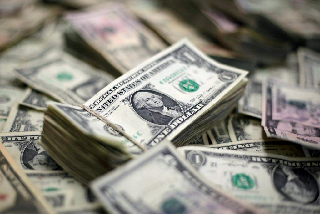 Доллар будет дорожать: хранить деньги только в долларах