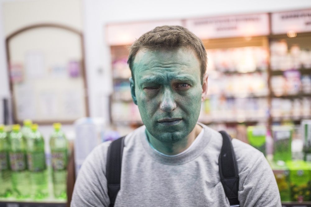 Навальный покидает Россию