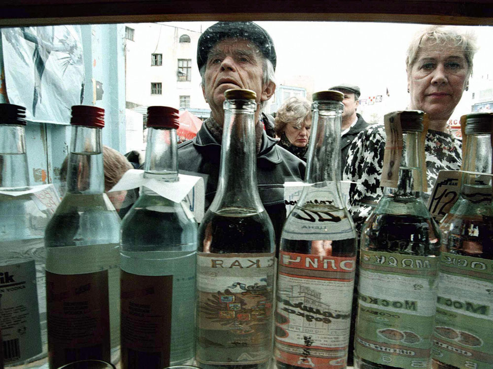 Геноцид русских: Минздрав призвал пить водку каждый день