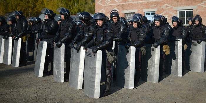 Напавший на росгвардейца во время митинга активист задержан в Санкт-Петербурге