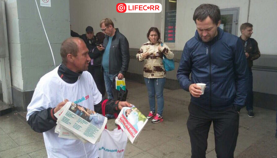 Бомжи и пьяные: кто агитирует за Навального в Москве