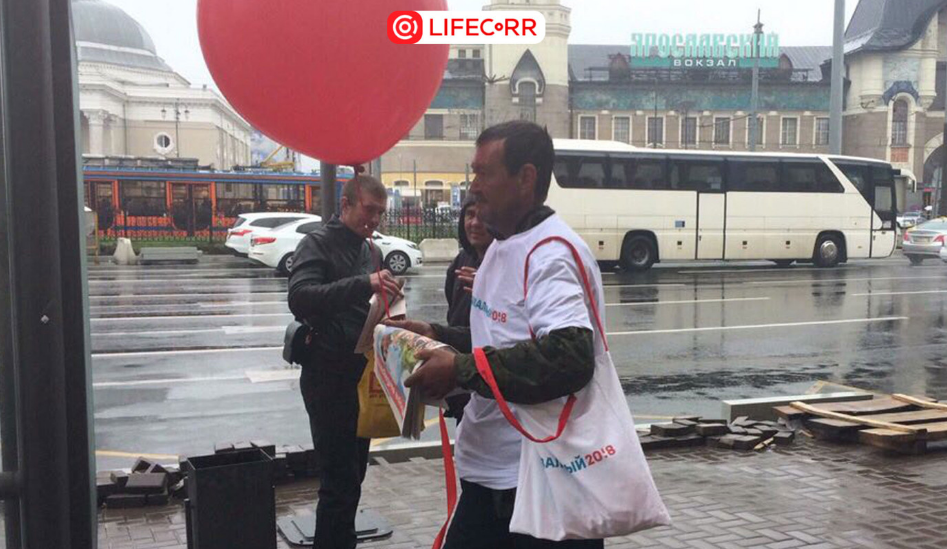 Бомжи и пьяные: кто агитирует за Навального в Москве