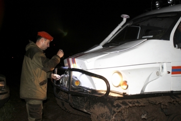 МЧС эвакуировало сотни автомобилей с размытой дождями парковки "Нашествия"