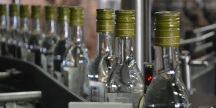 Минздрав намерен повысить цену на бутылку водки до 300 рублей