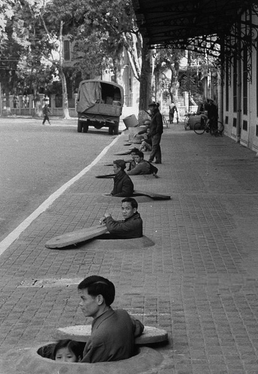 Ханой во время воздушной тревоги, Вьетнам, 1967 год. вещи., время, история, люди, фото