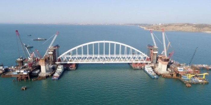 Порошенко предложили сделать Крым островом