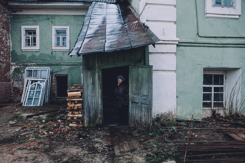 Одна из жительниц села Выша, чей дом переходит в собственность РПЦ. Фото: Открытая Россия 