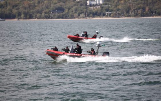 Аваков отправил на Азовское море подразделение боевых водолазов