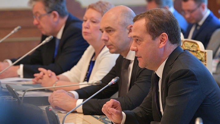 «Не два-три дня»: Гаспарян назвал отставку Медведева вопросом времени