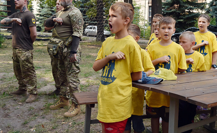 «Это как на настоящей войне»: что происходит в детских ультранационалистических лагерях на Украине?