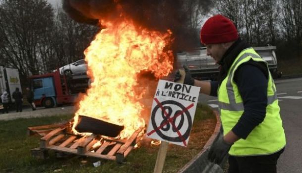 Во Франции бушуют массовые «топливные» протесты