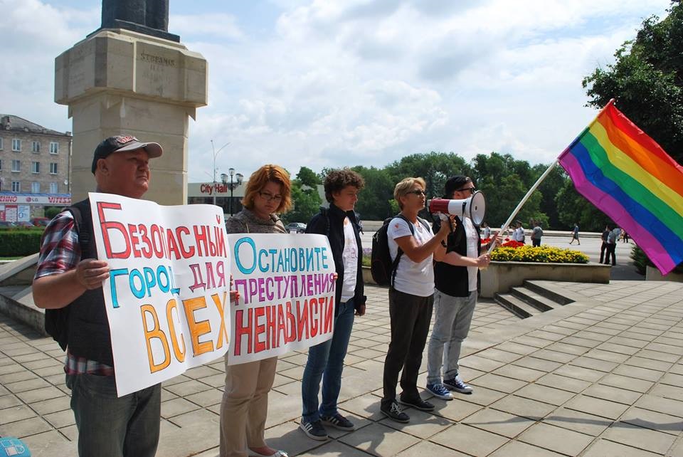 За оскорбление геев в сети в России дадут пять лет