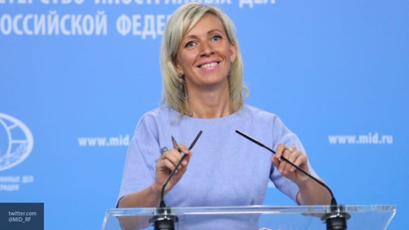 "Порошенко осатанел": Захарова ответила на слова украинского лидера о бедности из-за России 