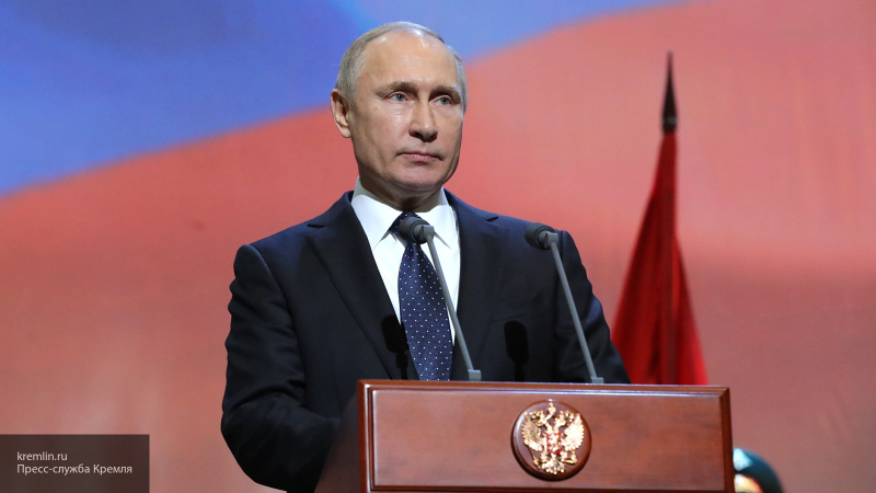 "Вызывает интерес, поэтому будут и споры": Песков про статью Суркова о "Долгом государстве Путина"